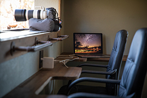 photo hide has power, clamp mounts, shelves, chairs 